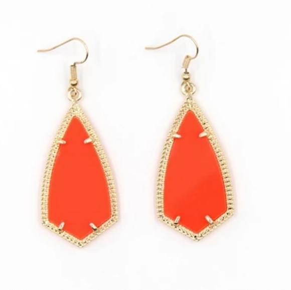 New Gorgeous 🥰 Dangle Earrings 😘 2 for $15 - Picture 5 of 9